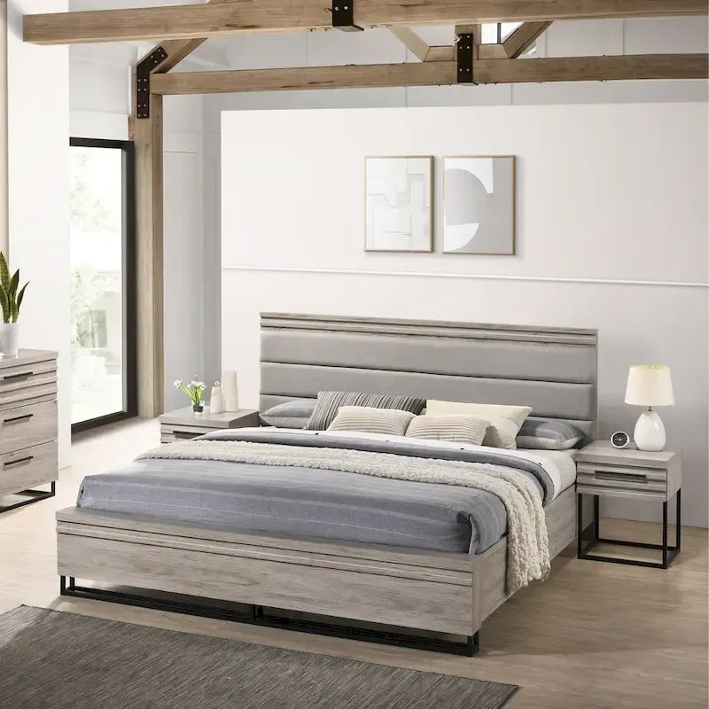 Ensemble de chambre à coucher 3 pièces en bois rembourré, lit à panneaux et deux tables de chevet, gris vieilli