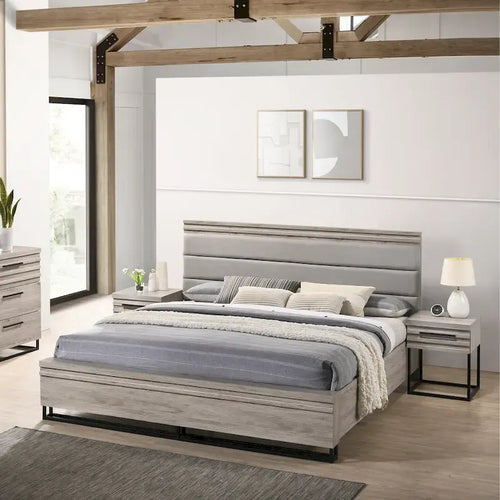 Ensemble de chambre à coucher 3 pièces en bois rembourré, lit à panneaux et deux tables de chevet, gris vieilli