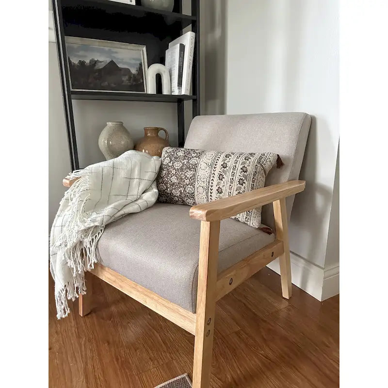 Fauteuil de salon en bois avec assise rembourrée